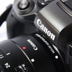 Ksi uses a Canon EOS 70D DSLR camera.